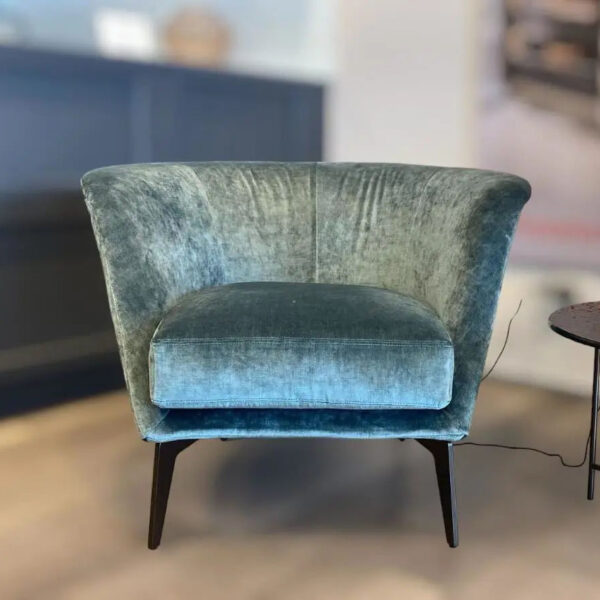 Lovy armchair 