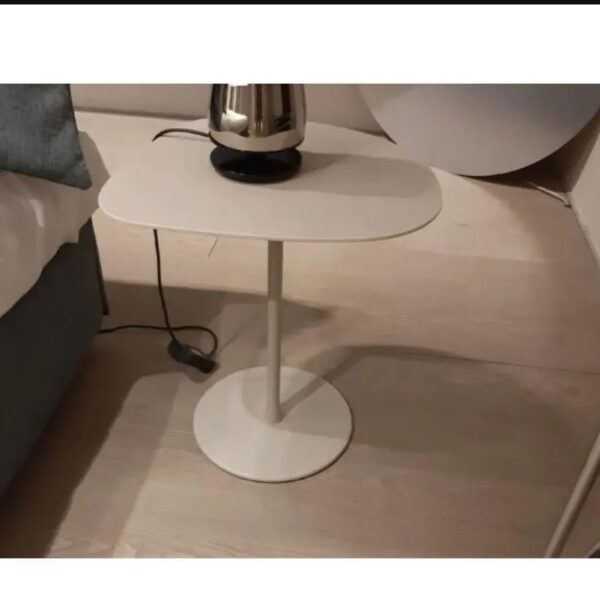 Mixit è una collezione di tavolini. La semplicità della forma e dei materiali è esaltata dall'impatt