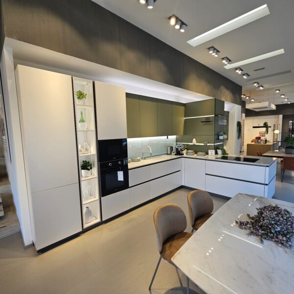LOUNGE ANGOLARE